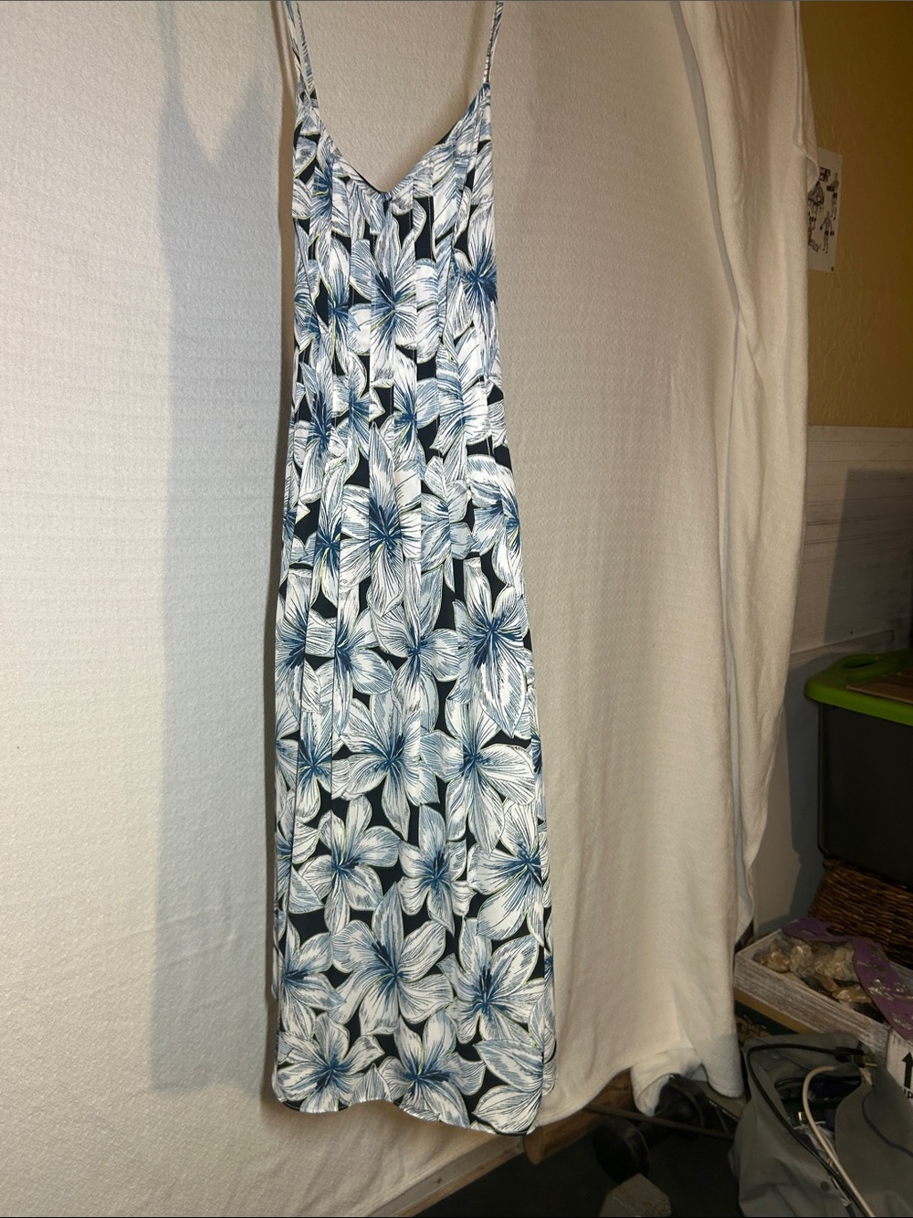 banana republic blue floral maxi dress & White Slip Color:Heathered Black